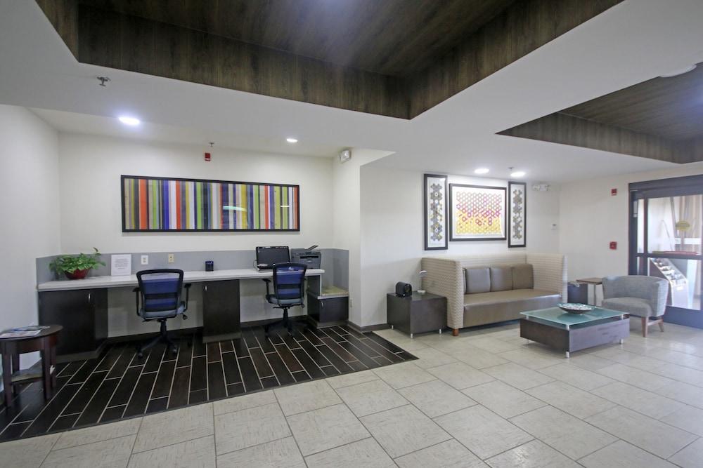 Holiday Inn Express Hotel & Suites Greensboro-East By Ihg Exterior foto