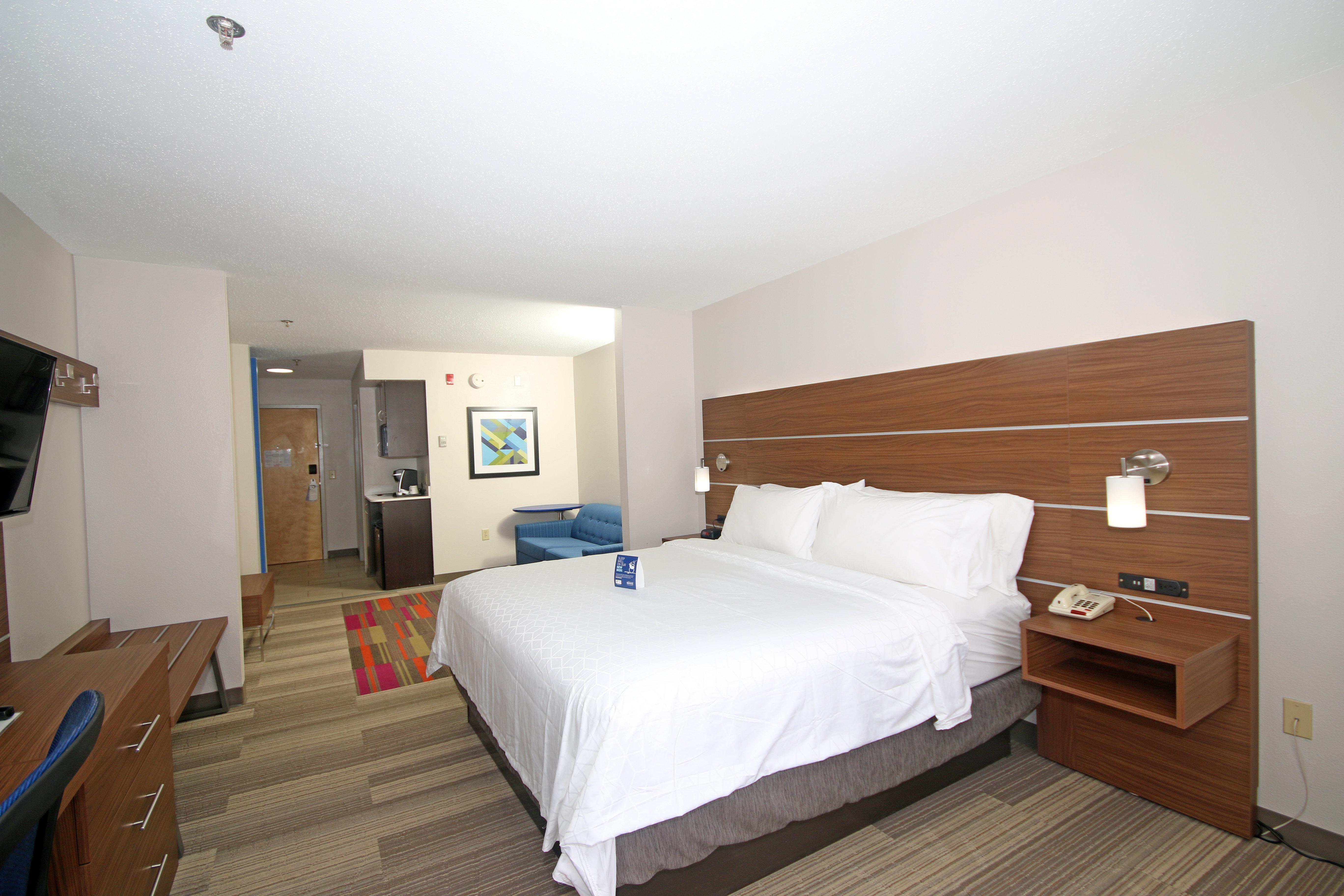 Holiday Inn Express Hotel & Suites Greensboro-East By Ihg Exterior foto