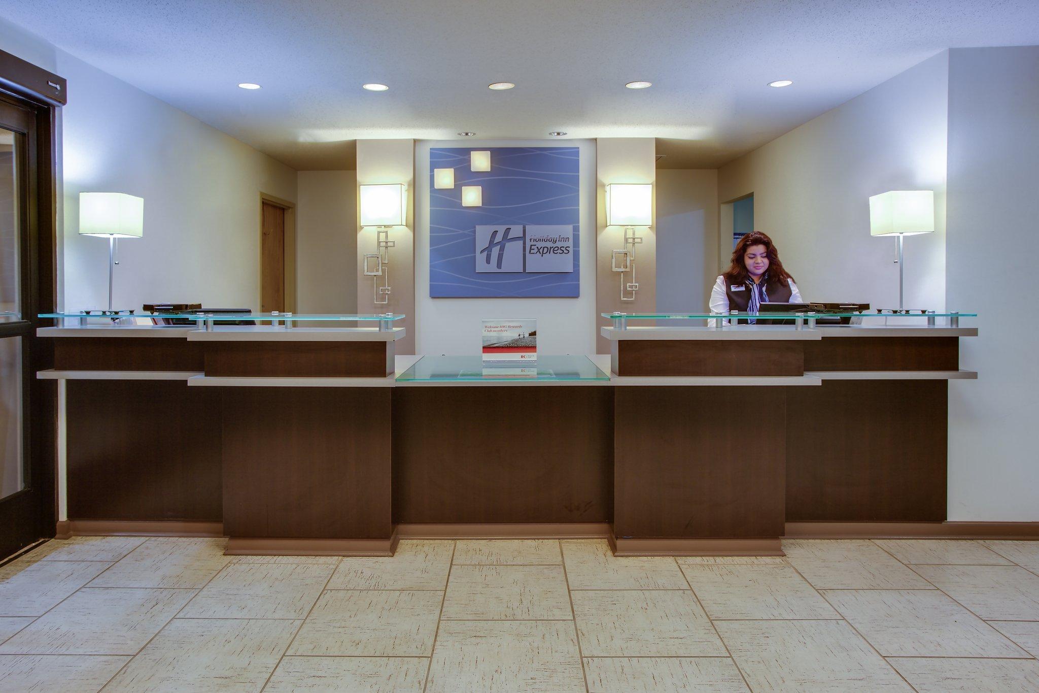 Holiday Inn Express Hotel & Suites Greensboro-East By Ihg Exterior foto
