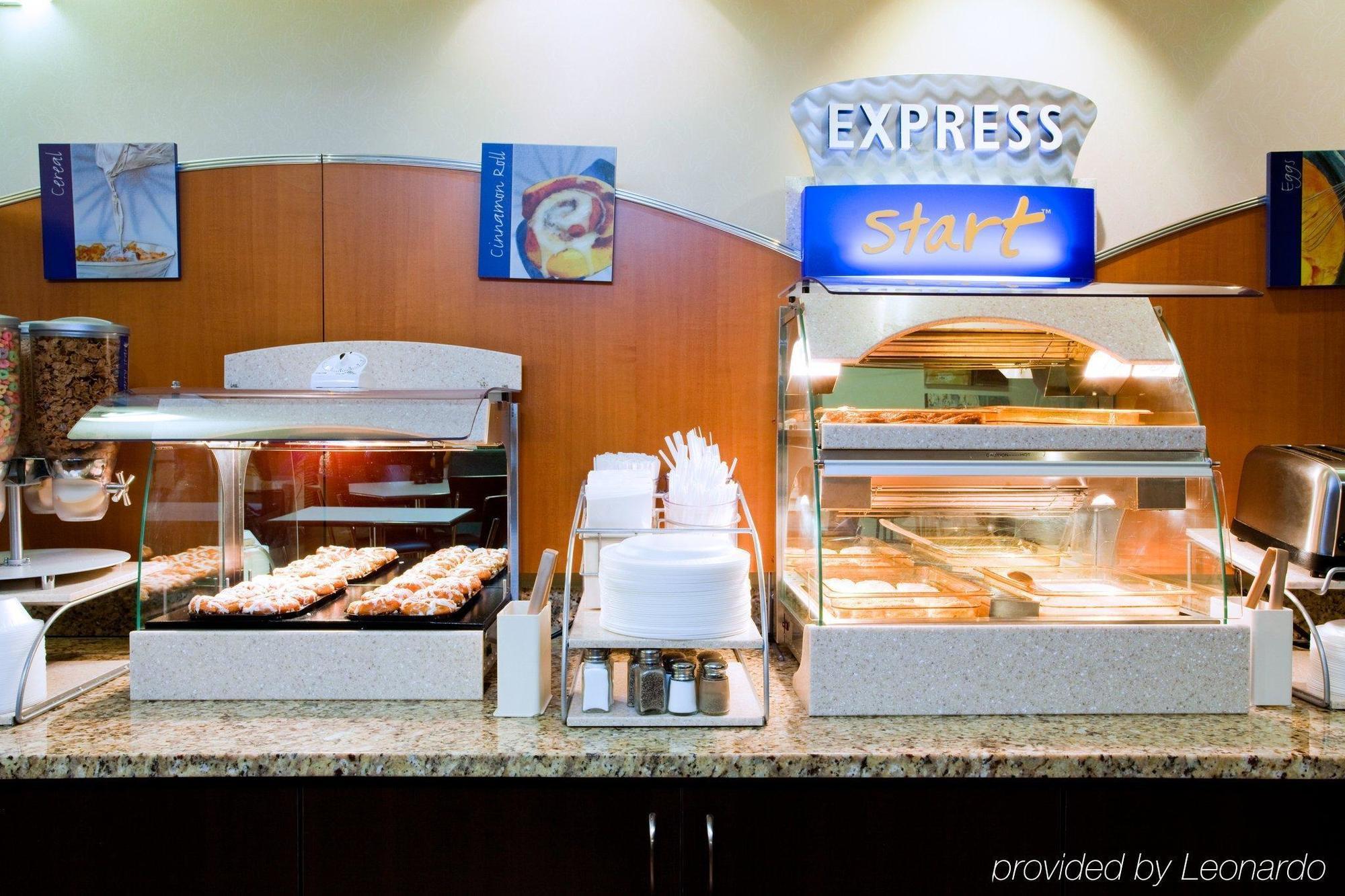Holiday Inn Express Hotel & Suites Greensboro-East By Ihg Exterior foto
