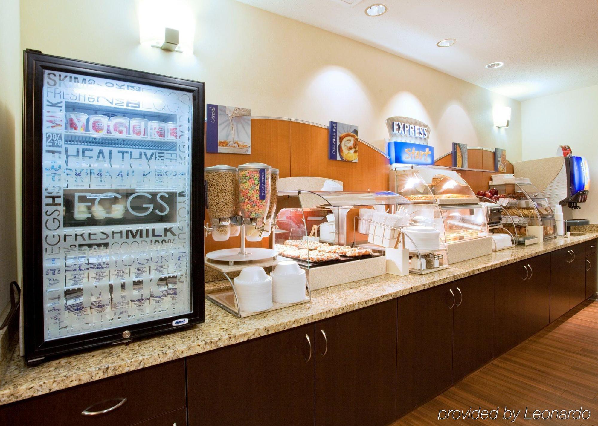 Holiday Inn Express Hotel & Suites Greensboro-East By Ihg Exterior foto