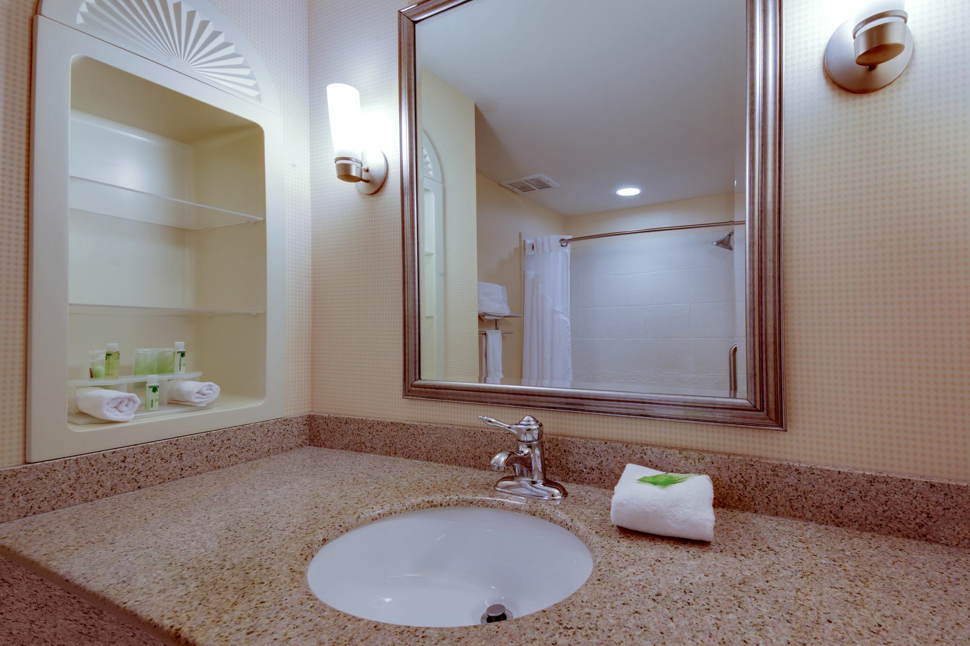 Holiday Inn Express Hotel & Suites Greensboro-East By Ihg Exterior foto