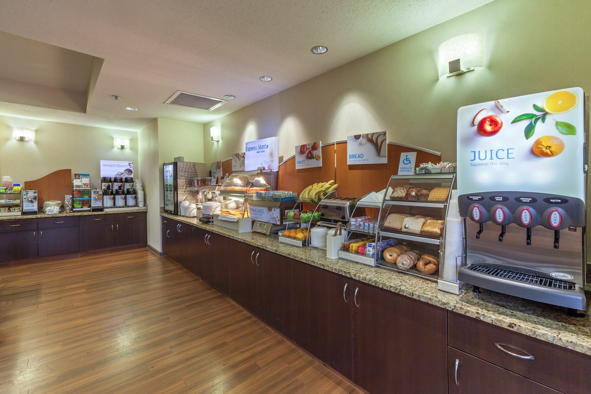 Holiday Inn Express Hotel & Suites Greensboro-East By Ihg Exterior foto