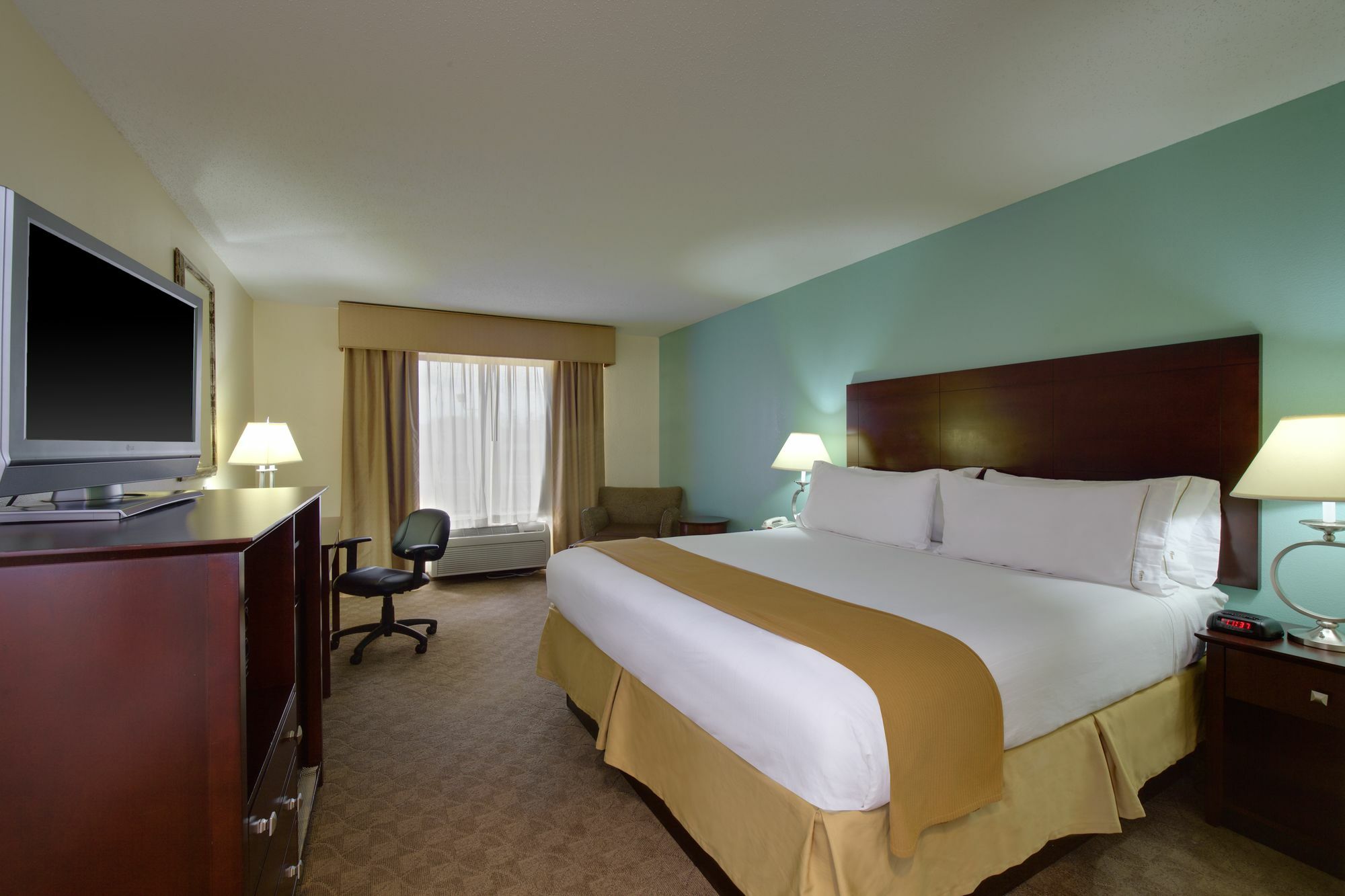 Holiday Inn Express Hotel & Suites Greensboro-East By Ihg Exterior foto