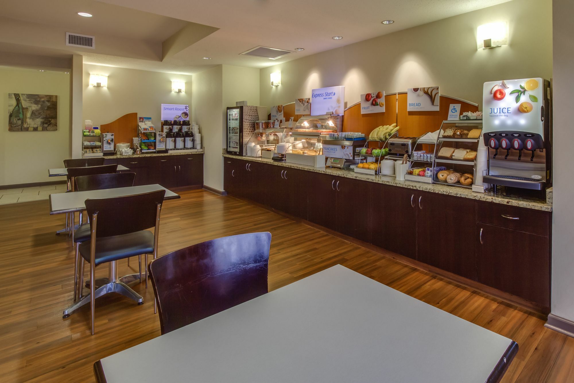 Holiday Inn Express Hotel & Suites Greensboro-East By Ihg Exterior foto